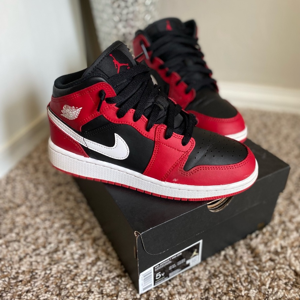 Jordan 1 MID Black/White-Gym Red Sneakers 5y